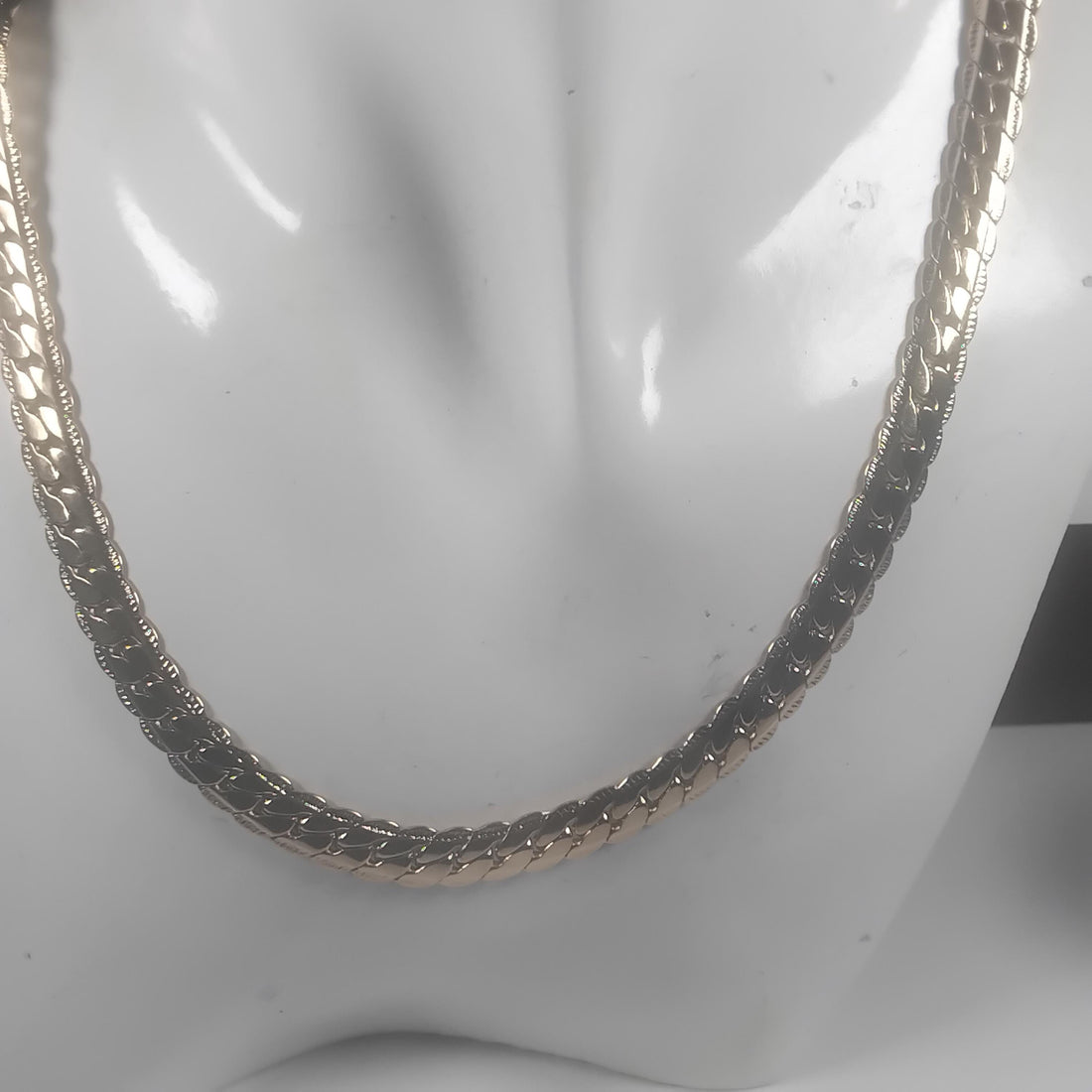 Elegant 18K Solid Gold Curb Chain Necklace - Timeless Jewelry Piece
