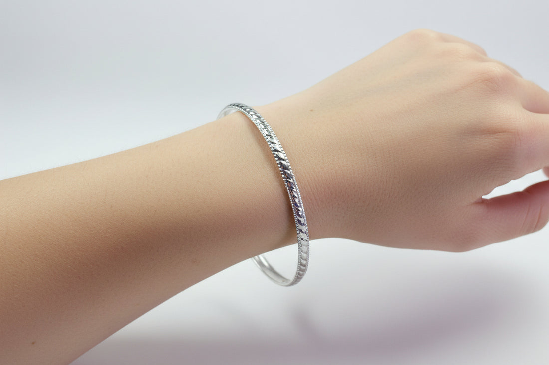 Handmade Silver Daisy Pattern Bangle: Stackable Boho Bracelet