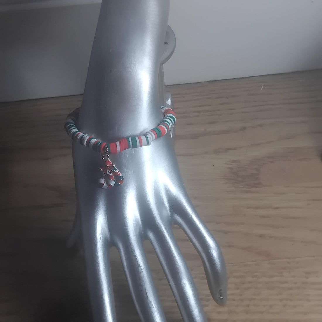 Christmas Heshi Bracelets – Red, White & Green Friendship Bracelets