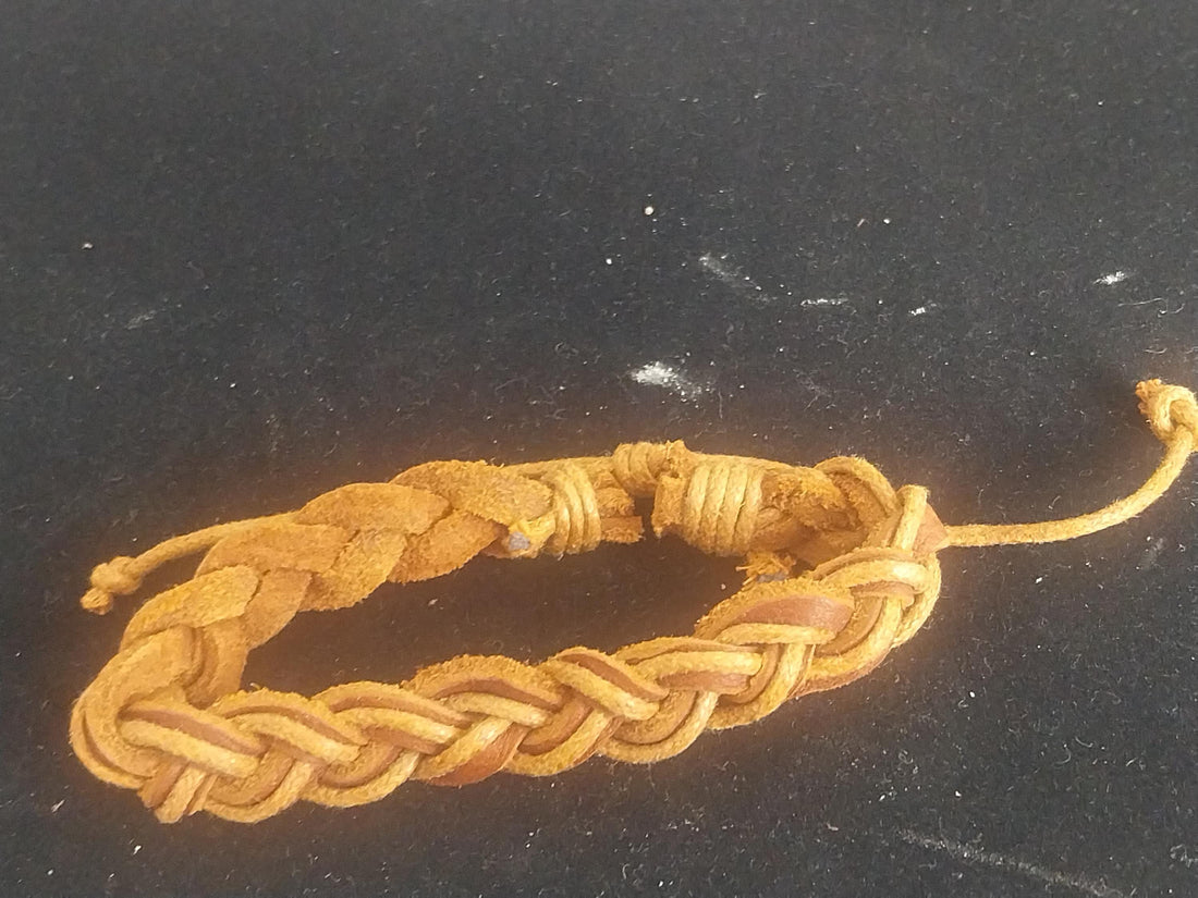 Handcrafted Men's Leather Bracelet: Elegant