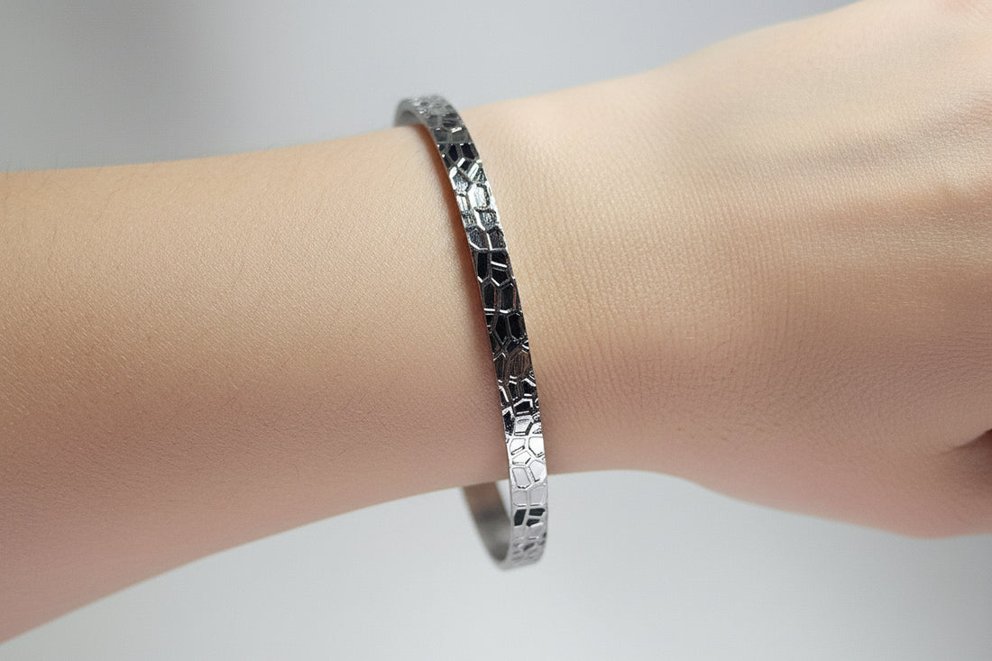 Handmade Silver Daisy Pattern Bangle: Stackable Boho Bracelet