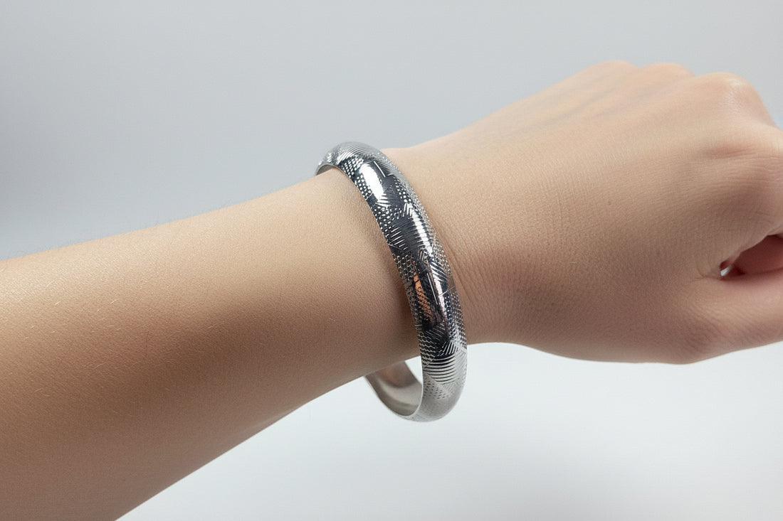 Handmade Silver Daisy Pattern Bangle: Stackable Boho Bracelet