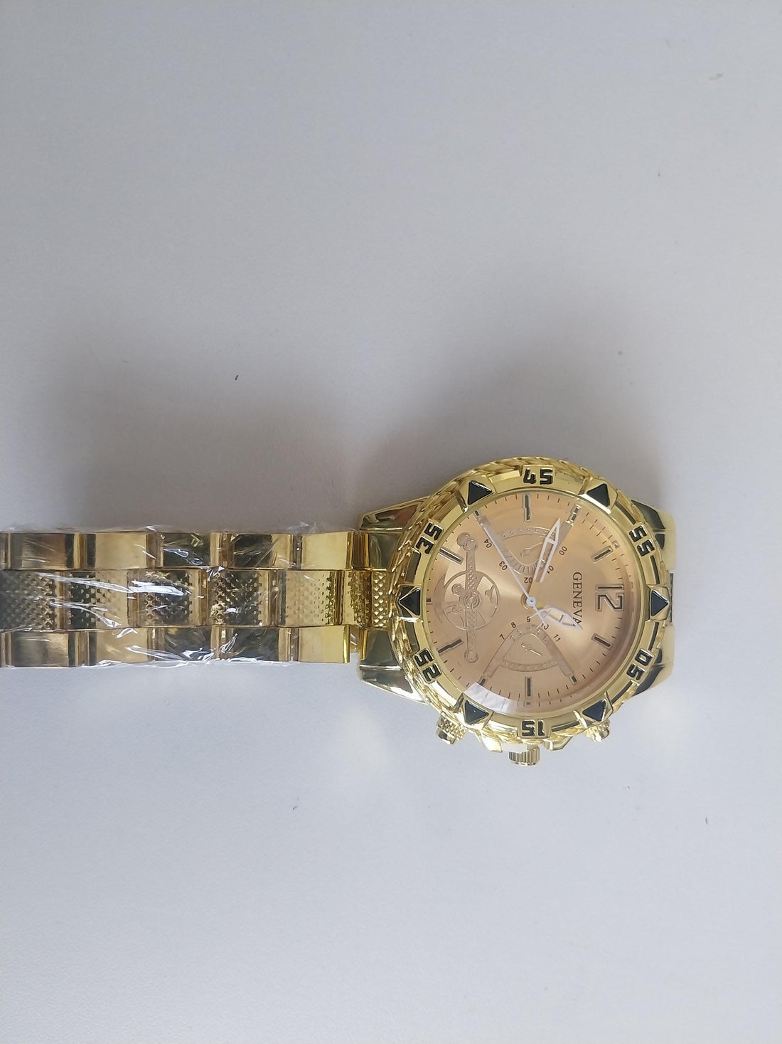 Elegant Gold Quartz Watch | Sentimental Gift for Man