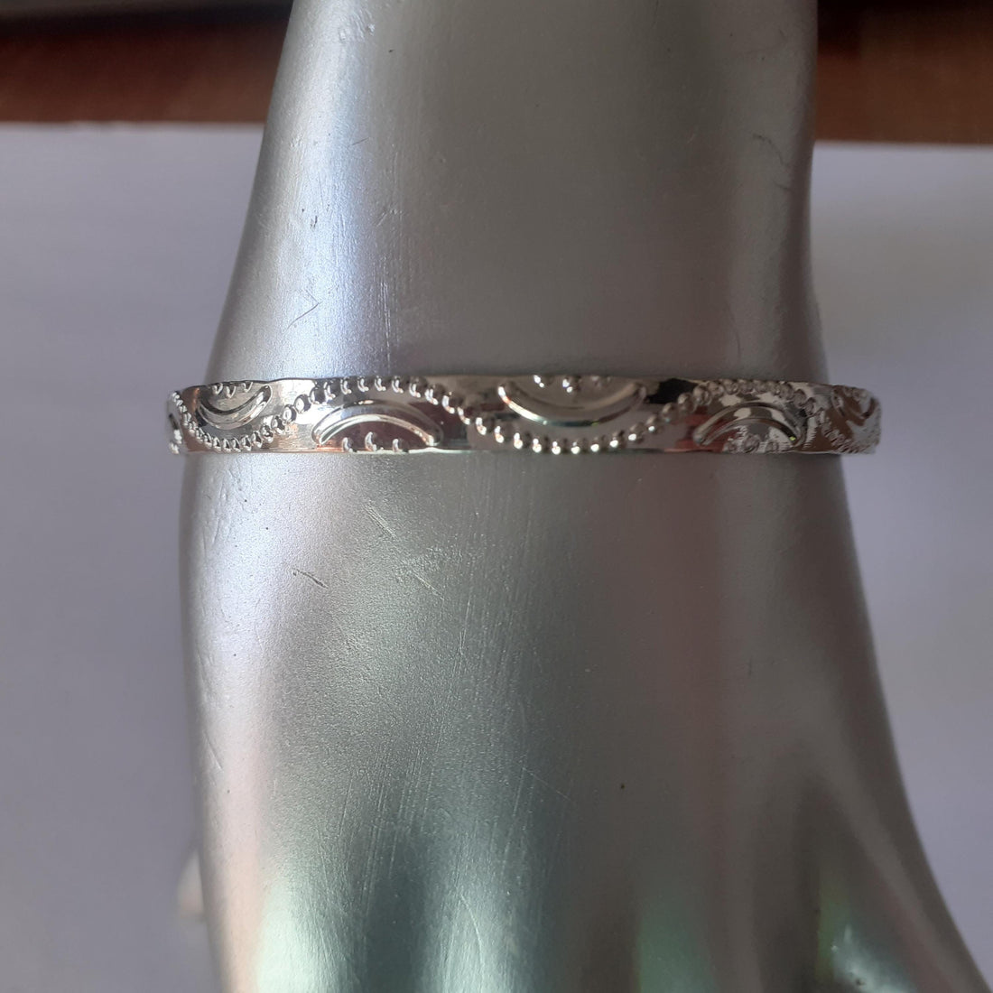 Silver Hawaiian Scroll Cut Out Bangle, One Tone Design