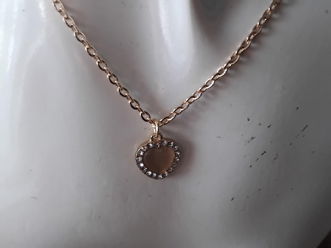 yellow gold small diamond heart pendant necklace
