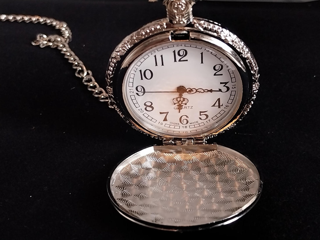 Vintage Carved Flip Cover Pocket Watch: Classic Tourbillon Design