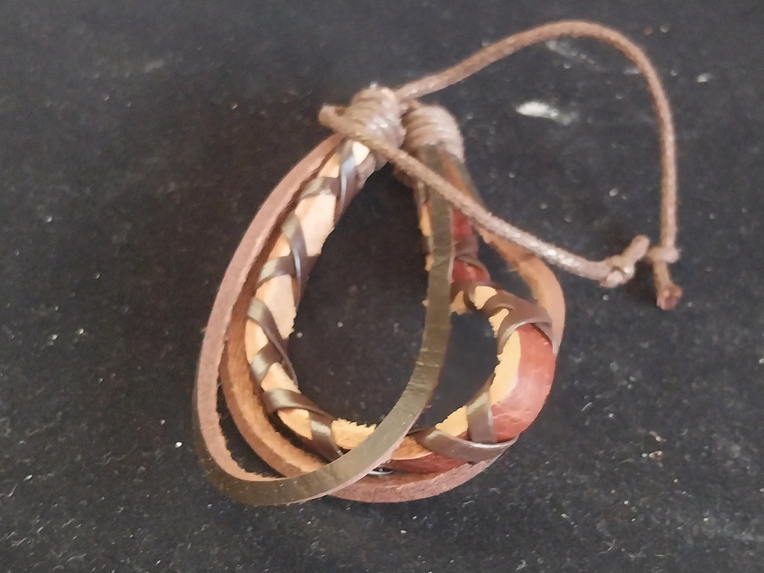 Luxurious Leather Cuff: Elegant Brown