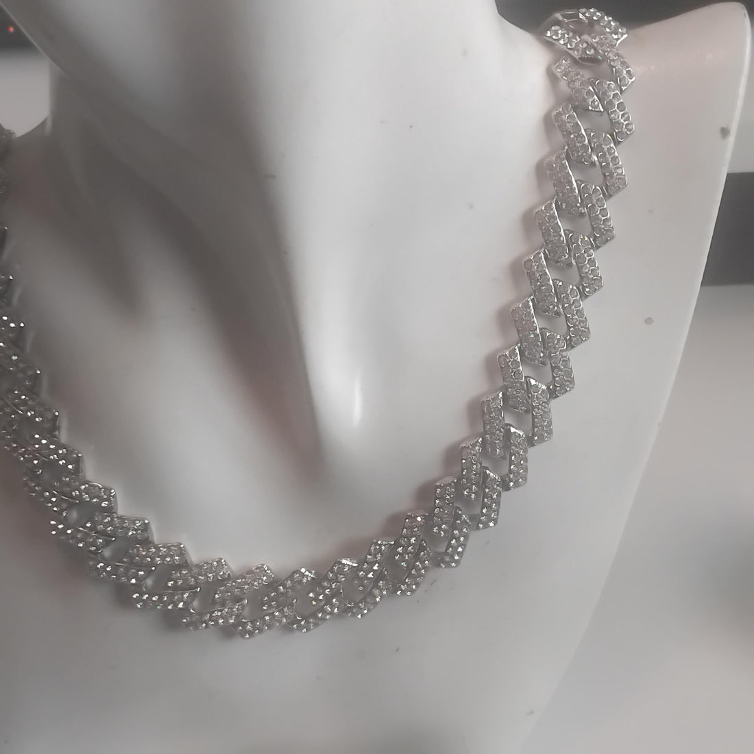 Elegant Silver Cuban Chain with Microzirconia Details - Men’s/Women’s Jewelry